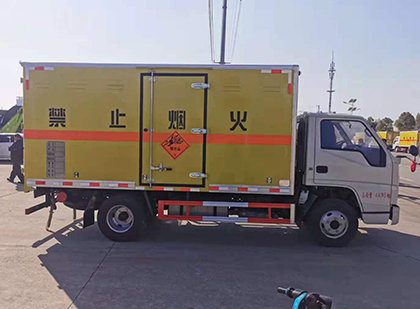 南吕镇爆破器材运输车工人安全操作规范与智能技术保障